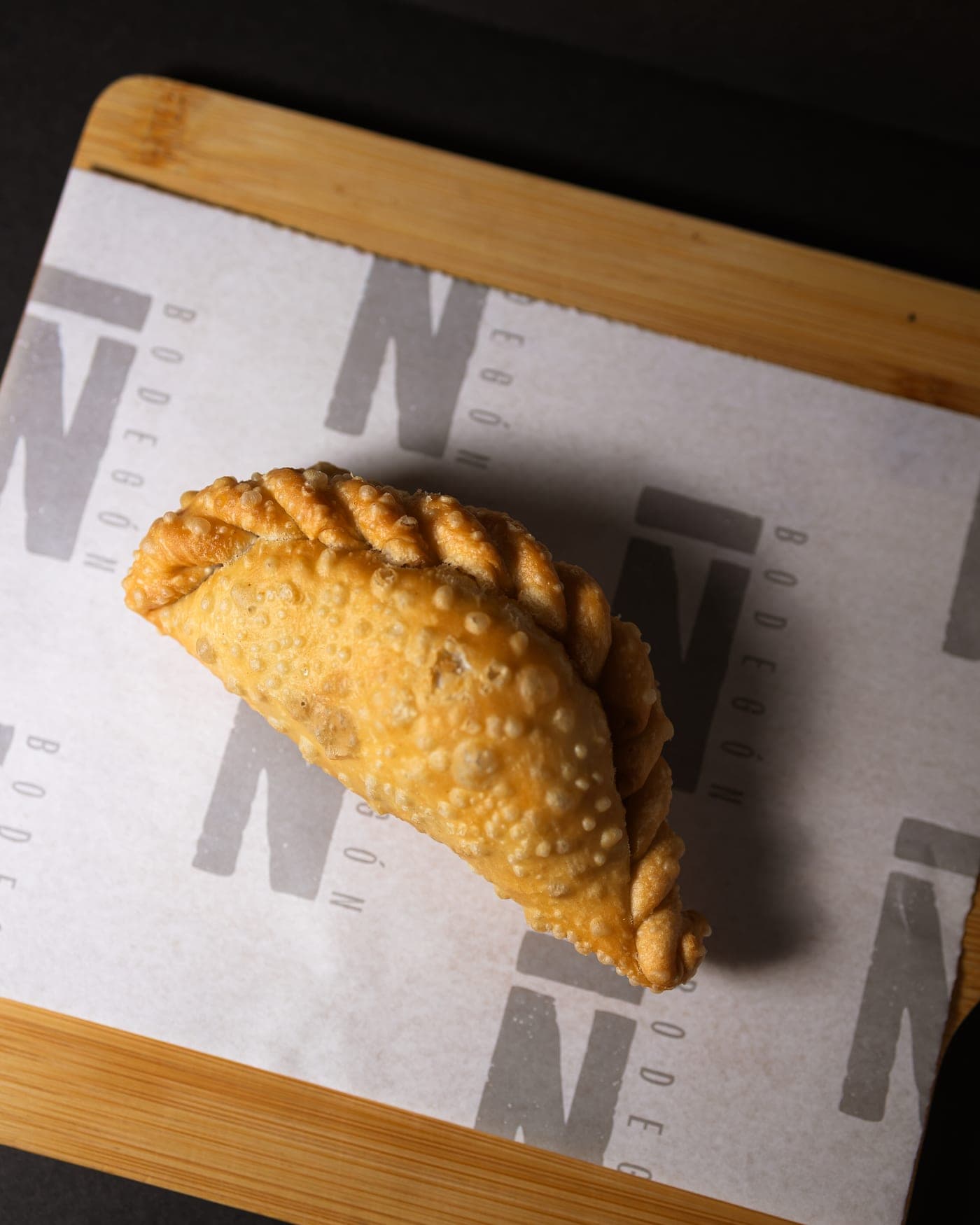 Empanada frita artesanal de Bodegón Nigro