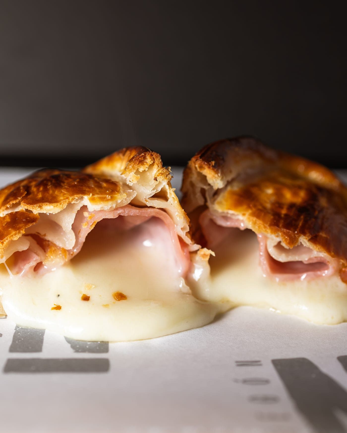 Empanada de jamón y queso al horno