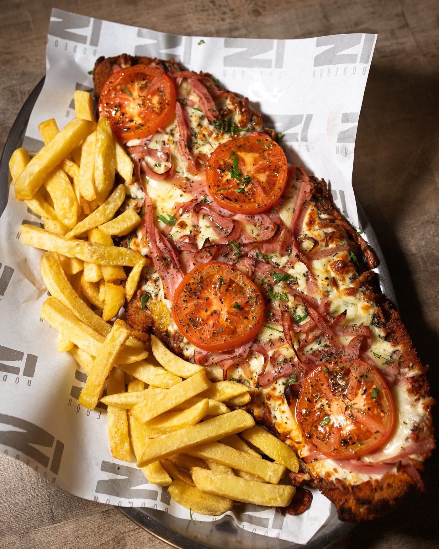 Milanesa napolitana con patatas fritas